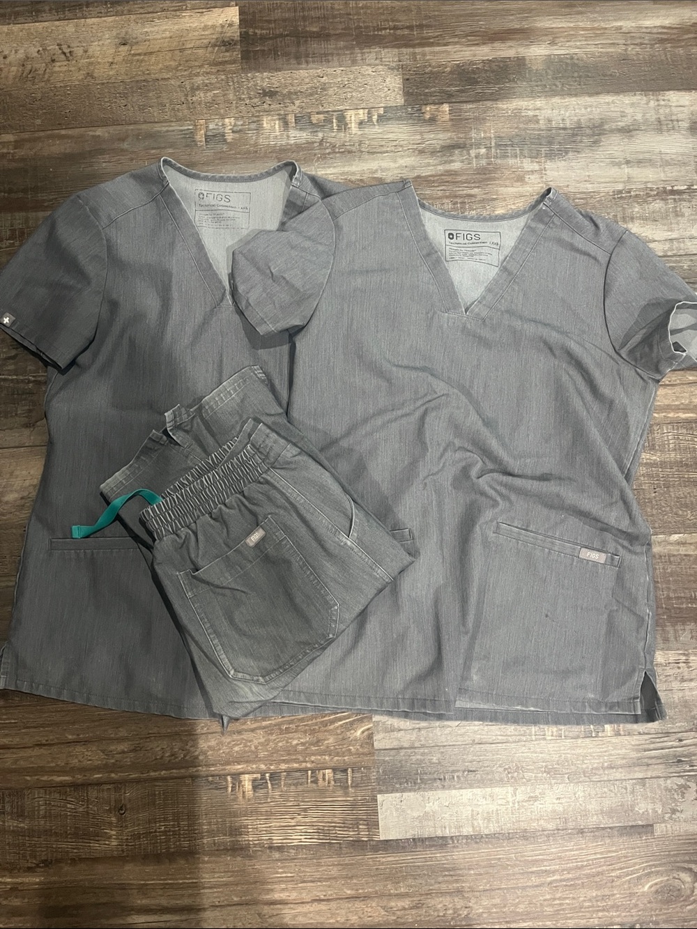 Figs women’s Grey Scrub Set - V-Neck Top & Elastic Waist Pants